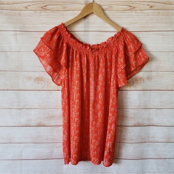 Rose + Olive Short Sleeve Metallic Thread Ruffle Sleeve Floral Print Blouse/Top - Picture 2 of 11